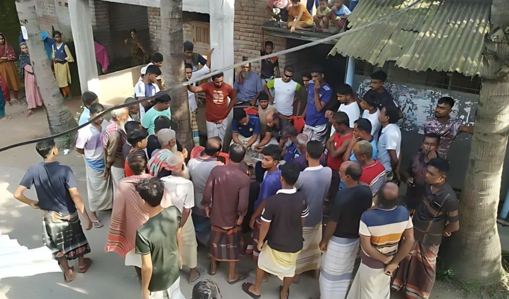 এবার ১১ এনজিও থেকে নেওয়া ঋণের ‌চাপে আত্মহত্যা করলো কৃষক 1755503593 এবার ১১ এনজিও থেকে নেওয়া ঋণের ‌চাপে আত্মহত্যা করলো কৃষক
