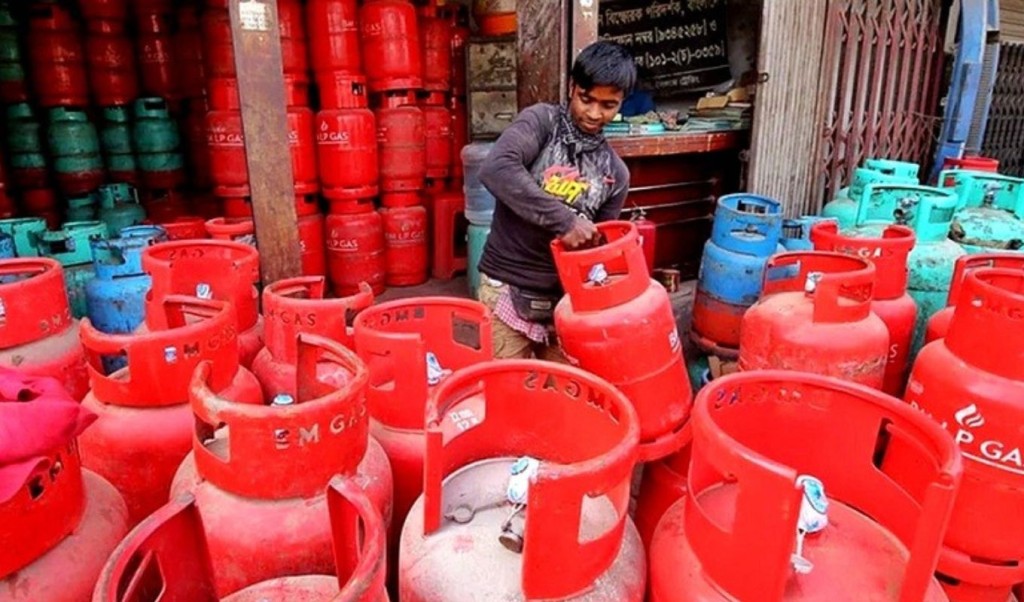 এলপিজি 1754217169 দাম কমলো ১২ কেজি এলপি গ্যাসের