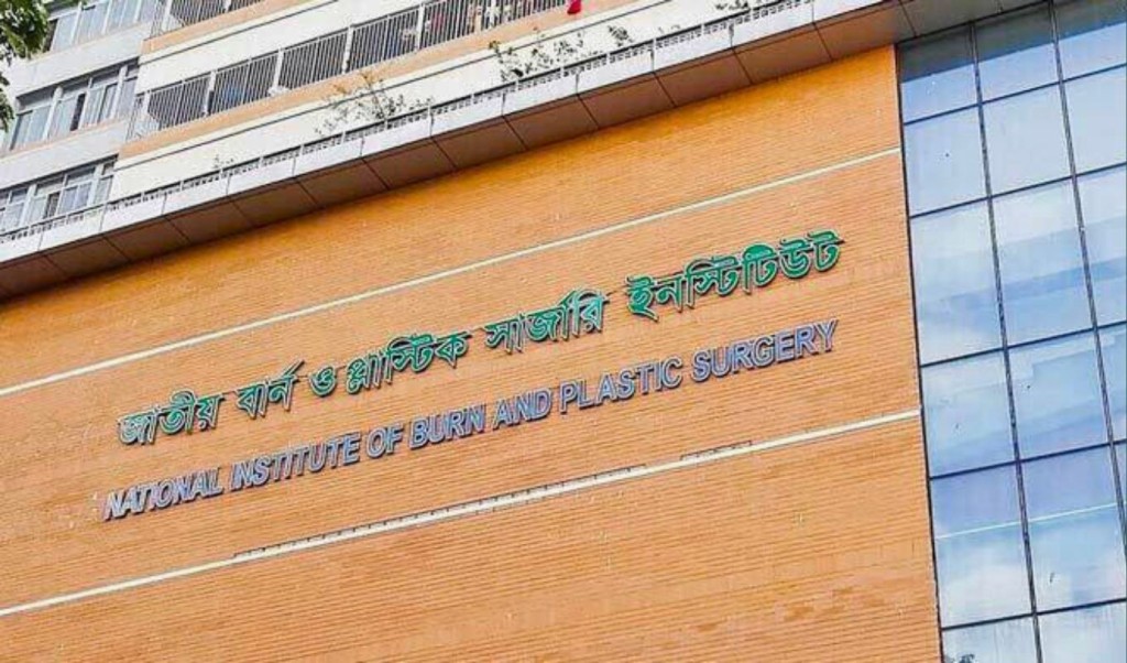 এসি বিস্ফোরণে একই পরিবারের ৪ জন আহত 3 এসি বিস্ফোরণে একই পরিবারের ৪ জন আহত 1755956208 এসি বিস্ফোরণে একই পরিবারের ৪ জন আহত