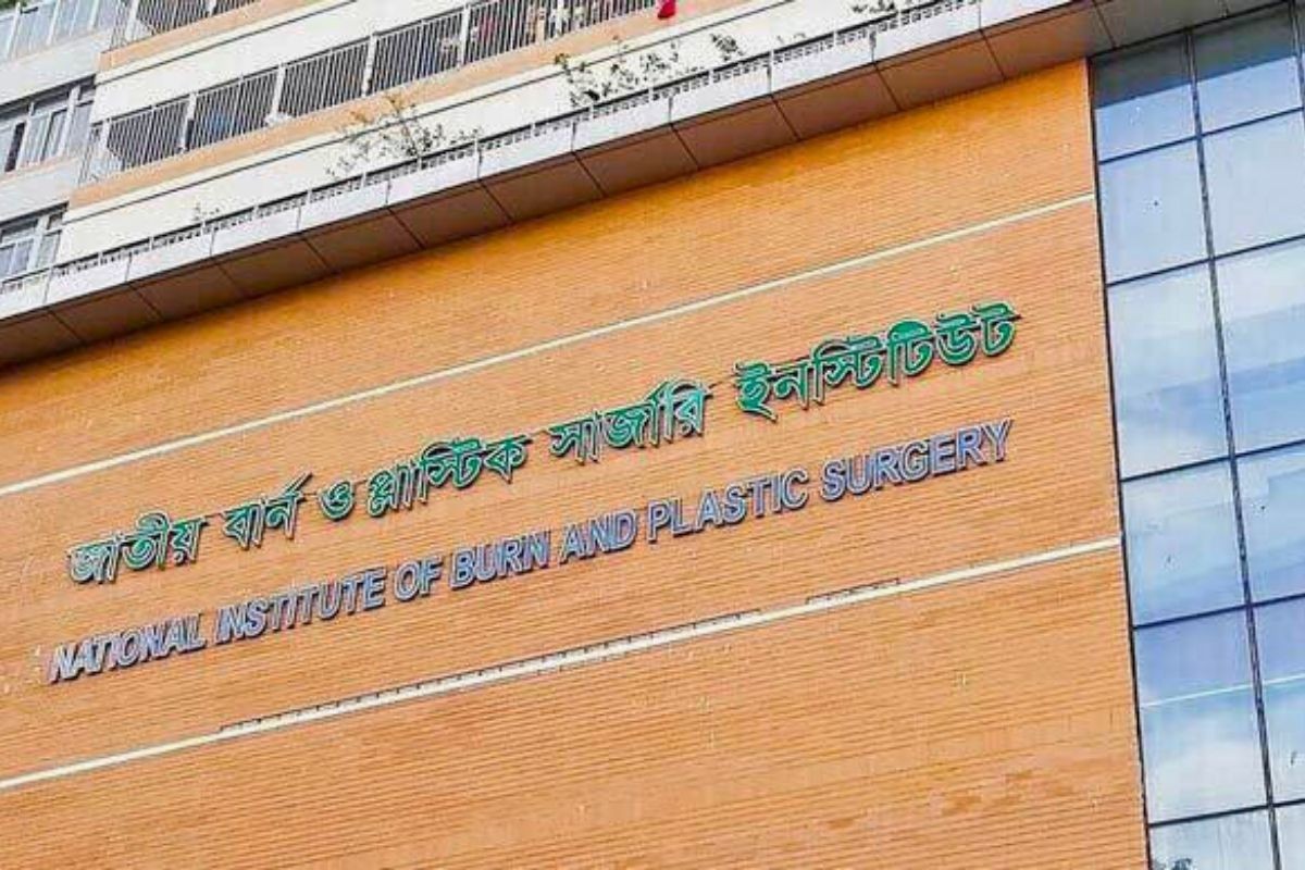 এসি বিস্ফোরণে একই পরিবারের ৪ জন আহত