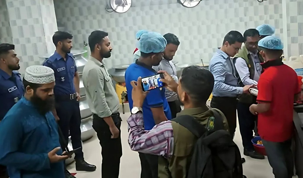 নিষিদ্ধ কেমিক্যাল ও কাপড়ের রঙ ব্যবহার, ‘কাচ্চি ভাই’ কে লাখ টাকা জরিমানা 3 কাচ্চি ভাই 1755073457 নিষিদ্ধ কেমিক্যাল ও কাপড়ের রঙ ব্যবহার, ‘কাচ্চি ভাই’ কে লাখ টাকা জরিমানা