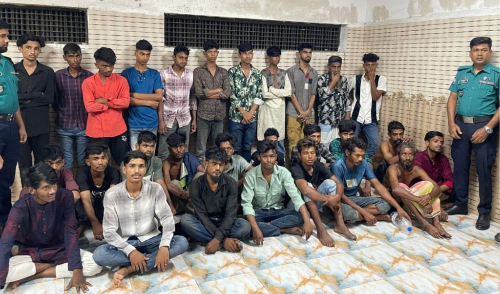 কারওয়ান বাজারে এডিসিকে ছুরিকাঘাতের পর গ্রেপ্তার ৩০ 2 কারওয়ান বাজারে এডিসিকে ছুরিকাঘাতের পর গ্রেপ্তার ৩০ 1755099980 কারওয়ান বাজারে এডিসিকে ছুরিকাঘাতের পর গ্রেপ্তার ৩০