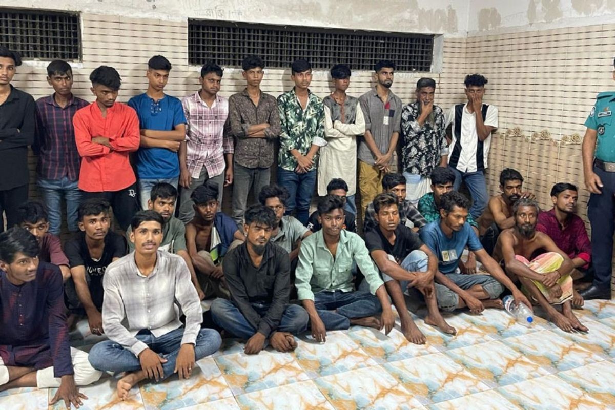 কারওয়ান বাজারে এডিসিকে ছুরিকাঘাতের পর গ্রেপ্তার ৩০