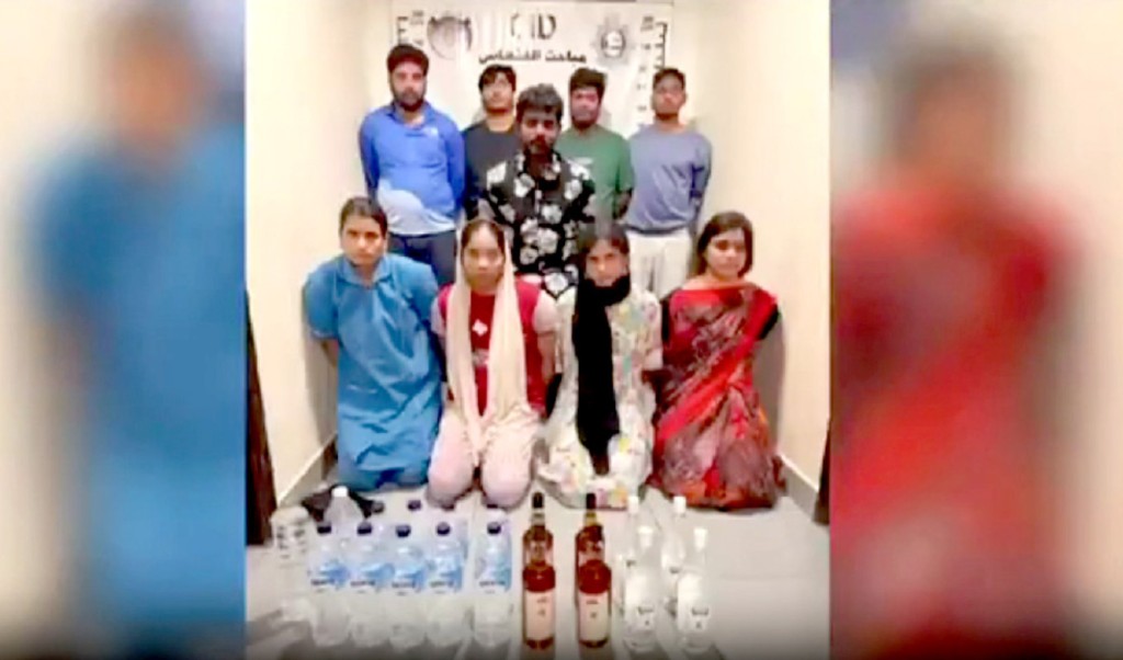 কুয়েতে ভেজাল মদে ২৩ জনের প্রাণহানি, মূলহোতা বাংলাদেশি গ্রেপ্তার 4 কুয়েতে ভেজাল মদে ২৩ জনের প্রাণহানি মূলহোতা বাংলাদেশি গ্রেপ্তার 1755441928 কুয়েতে ভেজাল মদে ২৩ জনের প্রাণহানি, মূলহোতা বাংলাদেশি গ্রেপ্তার
