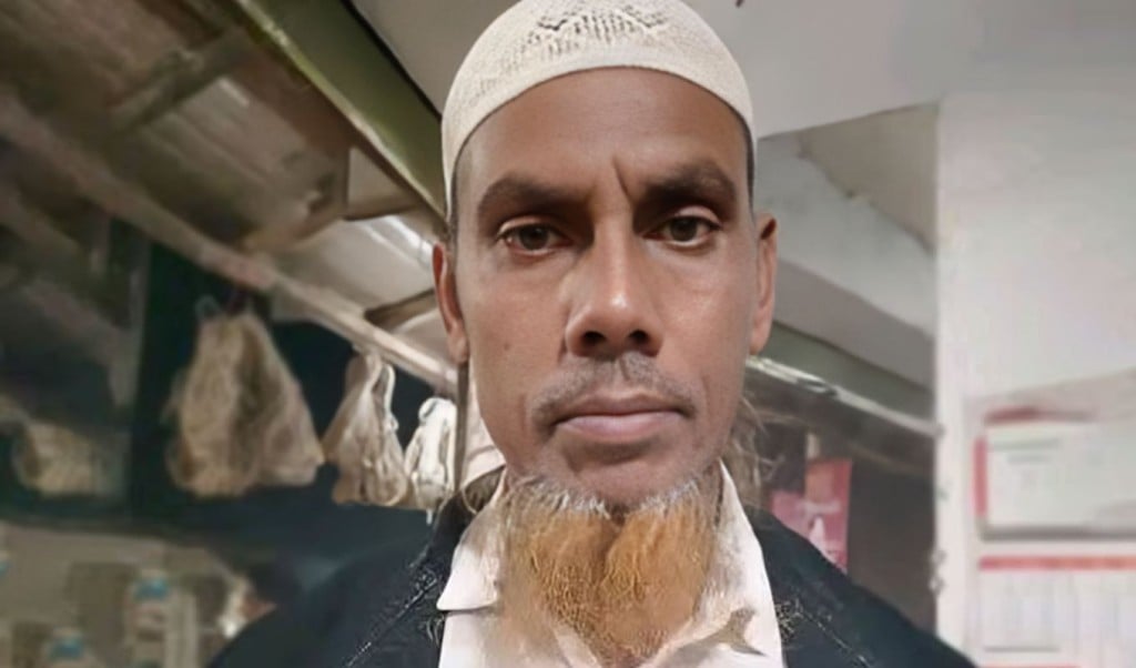 গভীর রাতে মোরগের ডাকে শুনে দরজা খোলতেই কুপিয়ে হত্যা 1754816179 গভীর রাতে মোরগের হাঁকডাক শুনে দরজা খুলতেই কুপিয়ে হত্যা