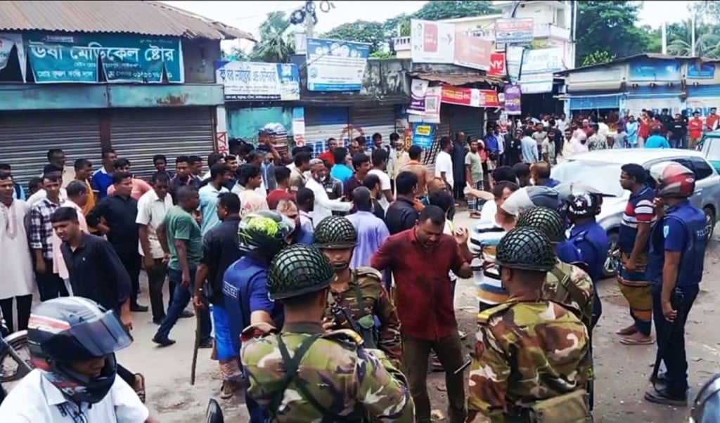 গাইবান্ধায় বিএনপি র দুই গ্রুপের সংঘর্ষে পুলিশ সদস্যসহ আহত ১০ 1756644740 বিএনপি-র দুই গ্রুপের সংঘর্ষে দলীয় কার্যালয় ভাঙচুর, পুলিশ সদস্যসহ আহত ১০