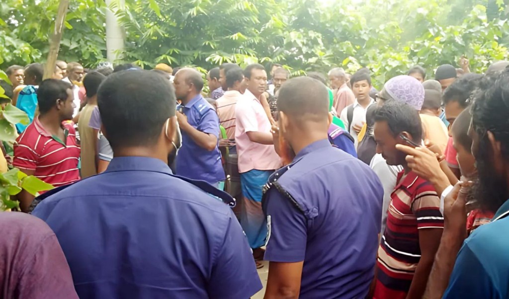 গাইবান্ধায় ব্যবসায়ীর গলাকাটা লাশ উদ্ধার 4 গাইবান্ধায় ব্যবসায়ীর গলাকাটা লাশ উদ্ধার 1755418283 গাইবান্ধায় ব্যবসায়ীর গলাকাটা লাশ উদ্ধার