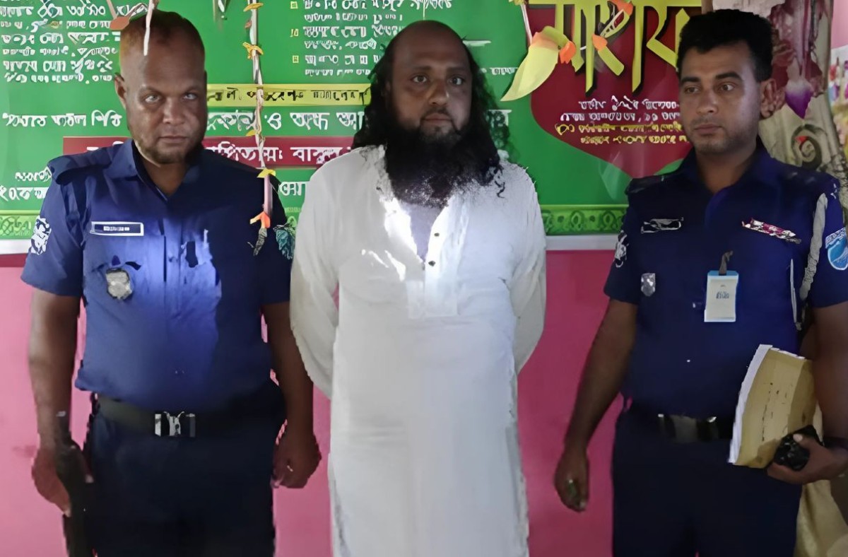 গাজীপুরে যৌথ বাহিনীর অভিযানে অস্ত্র-মাদকসহ ব্যবসায়ী আটক