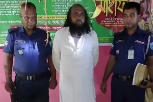 গাজীপুরে যৌথ বাহিনীর অভিযানে অস্ত্র-মাদকসহ ব্যবসায়ী আটক