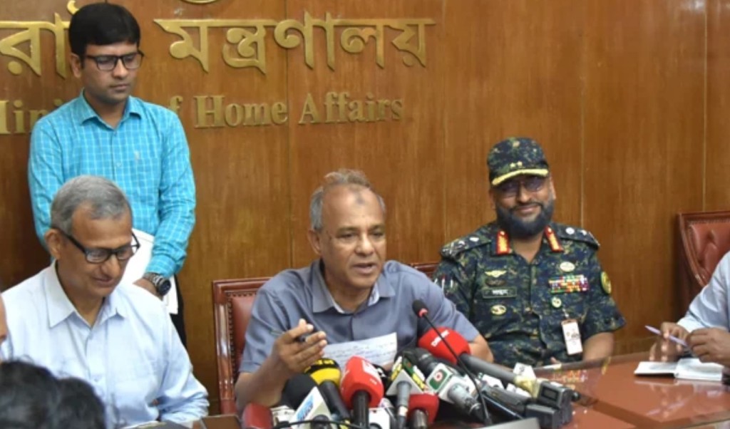 গাজীপুরে সাংবাদিক হত্যায় স্বরাষ্ট্র উপদেষ্টার দুঃখ প্রকাশ 2 গাজীপুরে সাংবাদিক হত্যায় স্বরাষ্ট্র উপদেষ্টার দুঃখ প্রকাশ 1754818624 গাজীপুরে সাংবাদিক হত্যায় স্বরাষ্ট্র উপদেষ্টার দুঃখ প্রকাশ