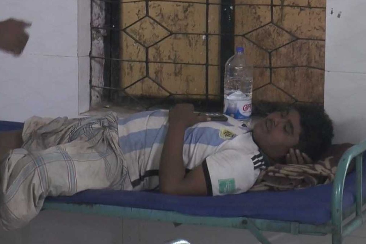 বাকিতে খাবার না দেওয়ায় হোটেল মালিককে গুলি