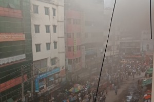 গুলিস্তানের সুন্দরবন স্কয়ার মার্কেটে ভয়াবহ আগুন, নিয়ন্ত্রণে ১১ ইউনিট