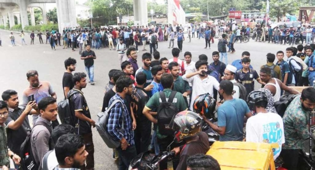 ঘণ্টাব্যাপী অবরোধের পর আগারগাঁও মোড় ছাড়লেন শিক্ষার্থীরা 4 ঘণ্টাব্যাপী অবরোধের পর আগারগাঁও মোড় ছাড়লেন শিক্ষার্থীরা 1756377727 ঘণ্টাব্যাপী অবরোধের পর আগারগাঁও মোড় ছাড়লেন শিক্ষার্থীরা