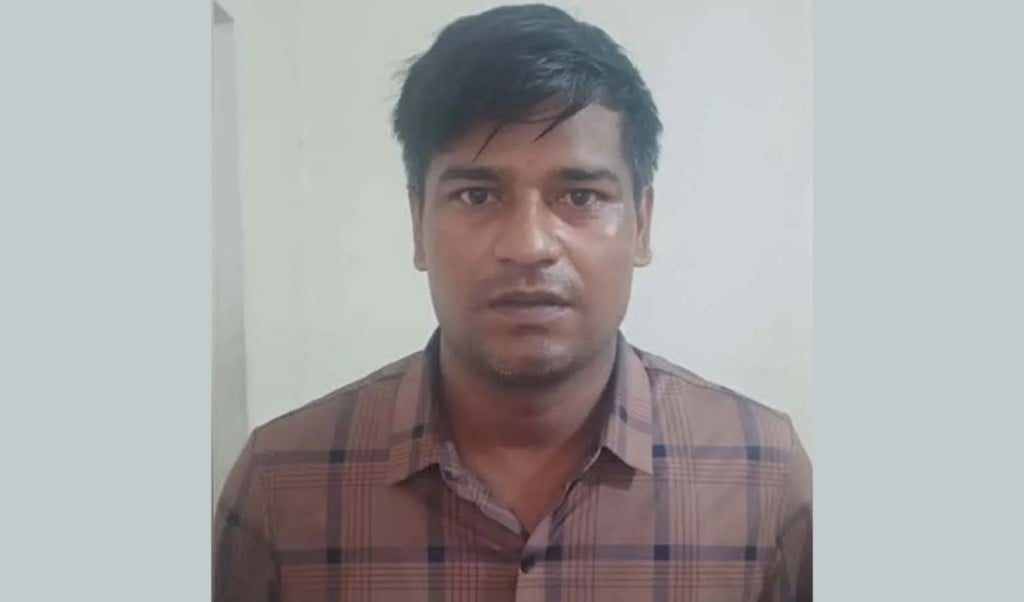 চট্টগ্রামে ১০ হাজার ইয়াবাসহ পুলিশ সদস্য গ্রেপ্তার 1755756941 চট্টগ্রামে ১০ হাজার ইয়াবাসহ পুলিশ সদস্য গ্রেপ্তার