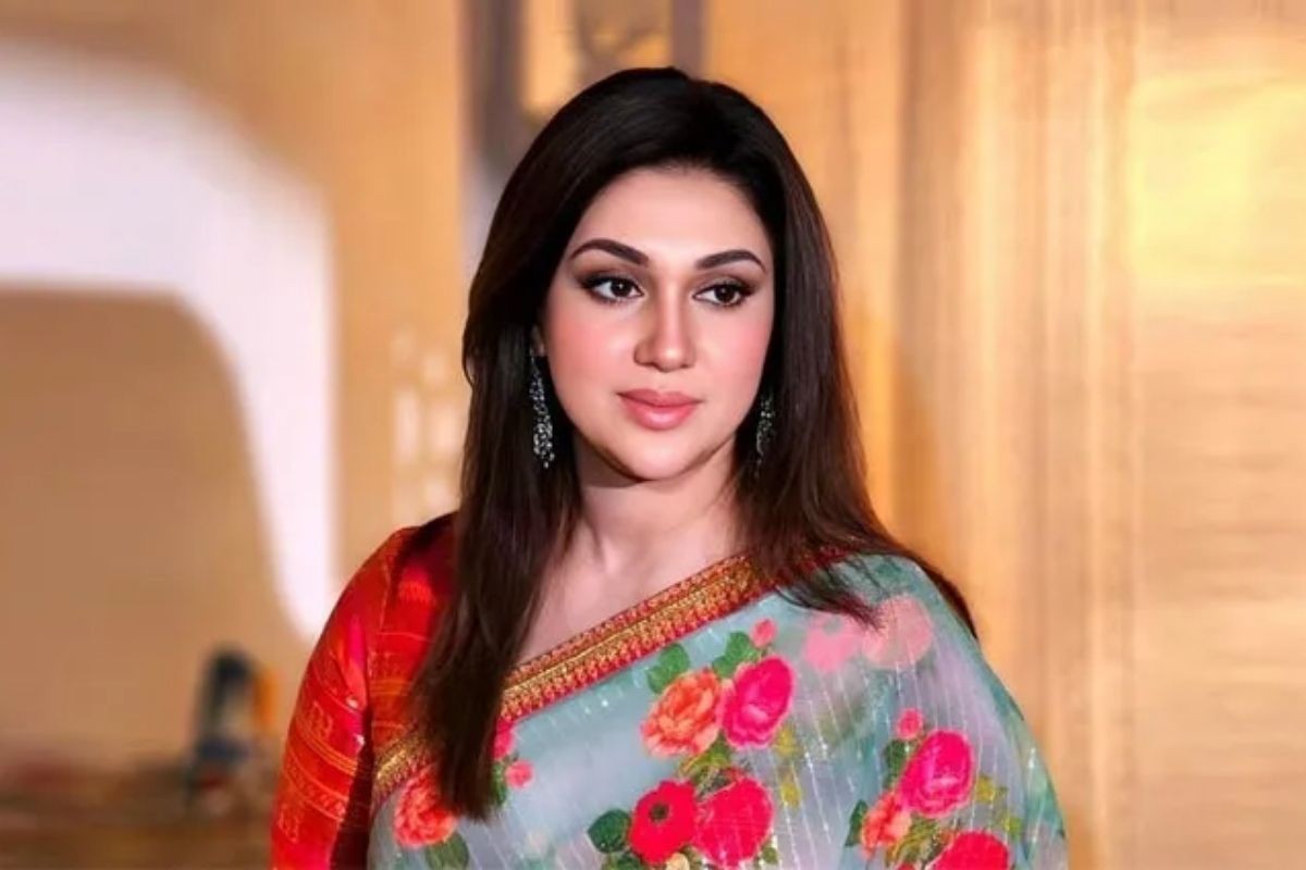 অর্থকষ্টে নিজের গয়না বিক্রি করেন অপু বিশ্বাস