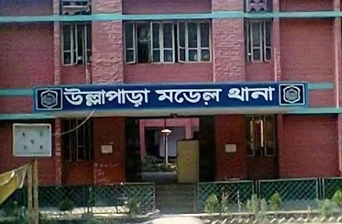 চাঁদাবাজির অভিযোগে তিন পুলিশের বিরুদ্ধে শিক্ষার্থীর মামলা