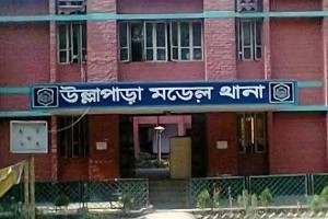চাঁদাবাজির অভিযোগে তিন পুলিশের বিরুদ্ধে শিক্ষার্থীর মামলা