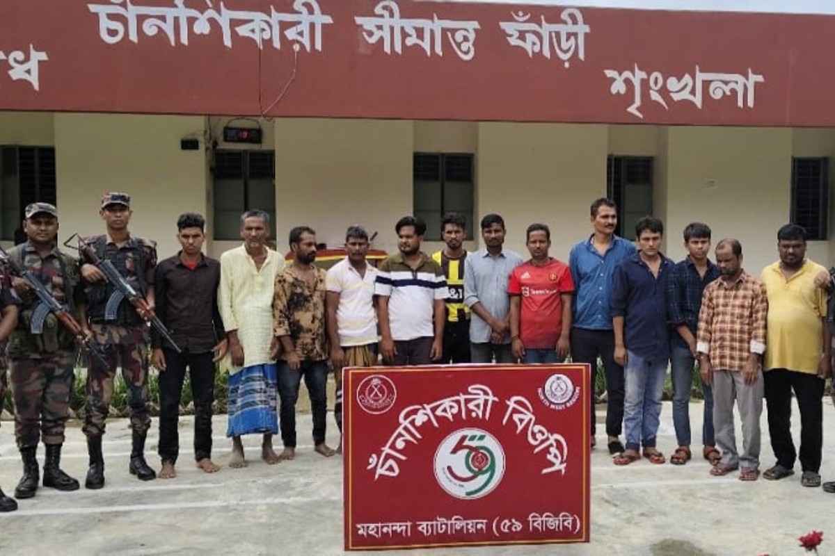 চাঁপাইনবাবগঞ্জে সীমান্ত দিয়ে ১৩ জনকে পুশইন করল বিএসএফ