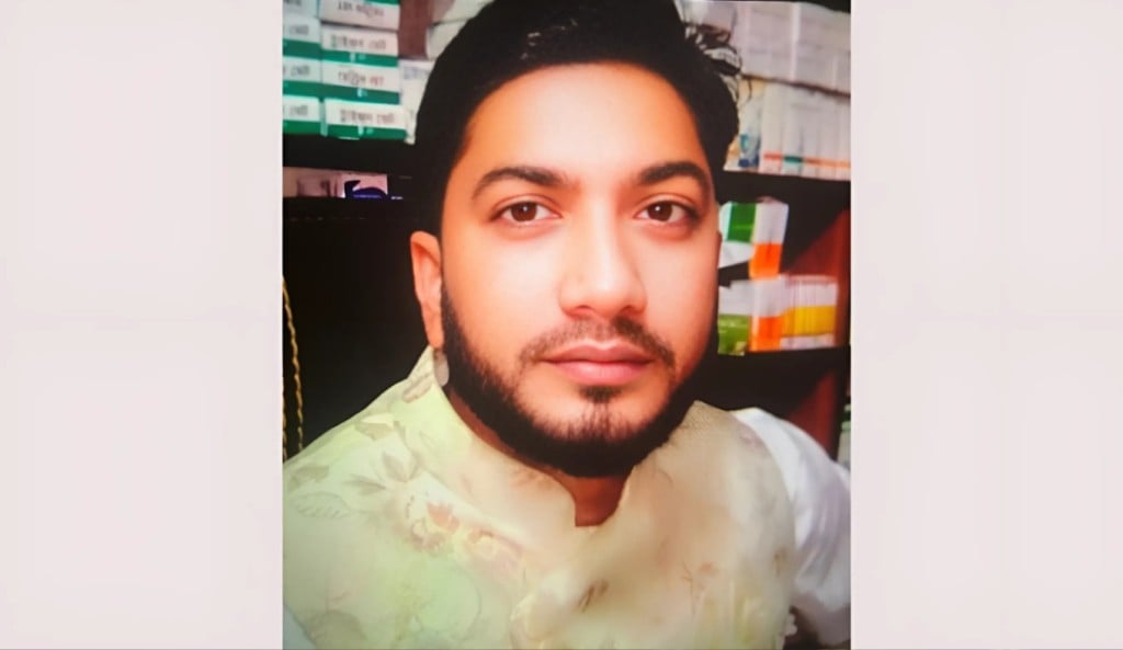 চাটমোহরে ঋণখেলাপির মামলা করায় যুবদল নেতার নেতৃত্বে ব্যাংকে হামলা ভাঙচুর 1754017645 চাটমোহরে ঋণখেলাপির মামলা করায় যুবদল নেতার নেতৃত্বে ব্যাংকে হামলা-ভাঙচুর