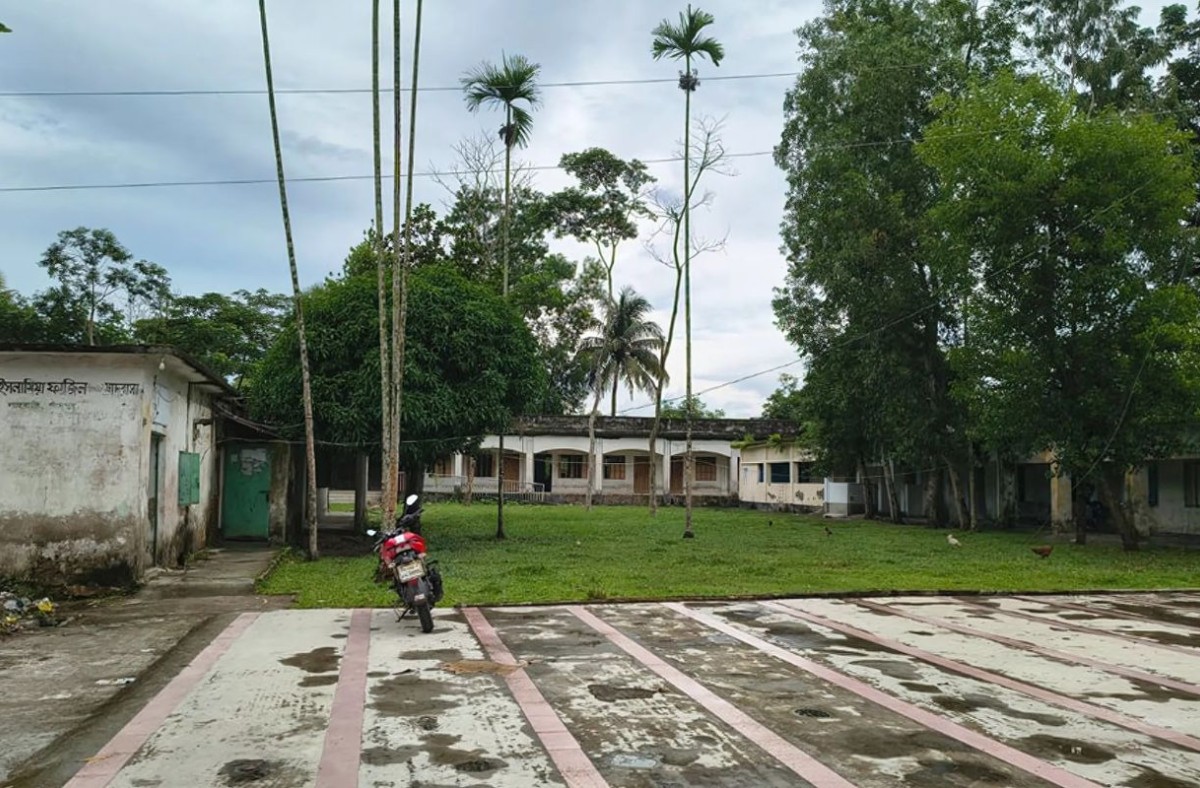 শ্রেণিকক্ষে ছাত্রীকে অশ্লীল অঙ্গভঙ্গি করার ভিডিও ভাইরাল, চার মাদরাসা শিক্ষার্থী বহিষ্কার