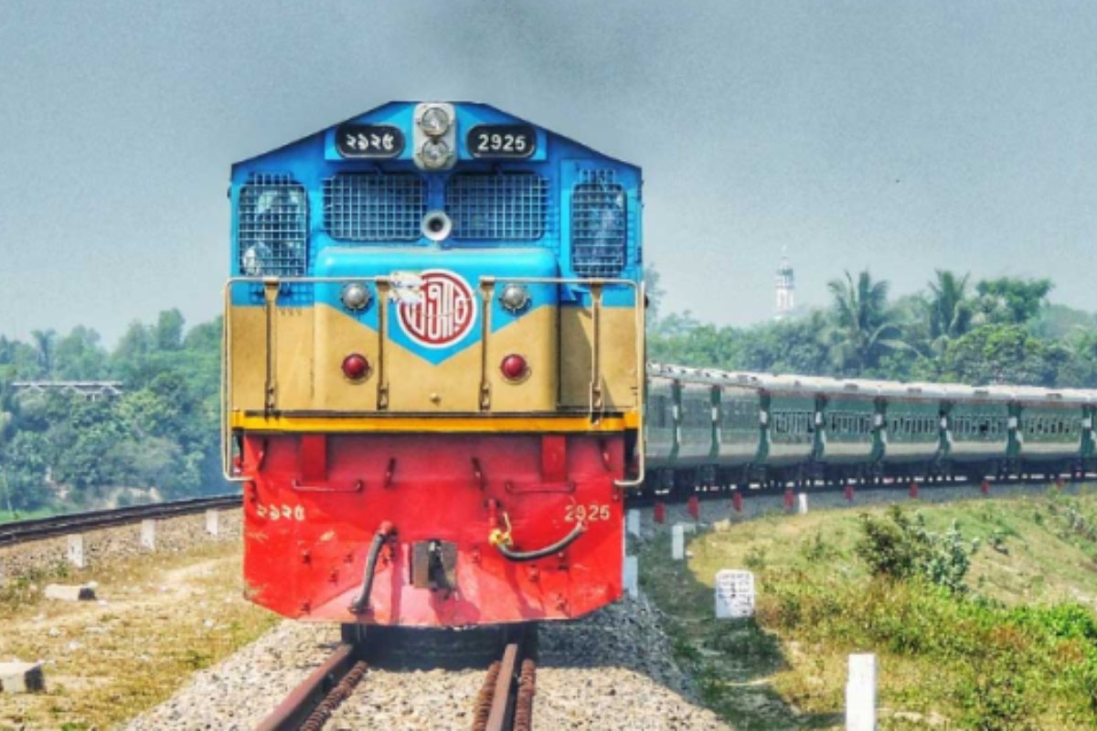 ট্রেন ভাড়া করল সরকার