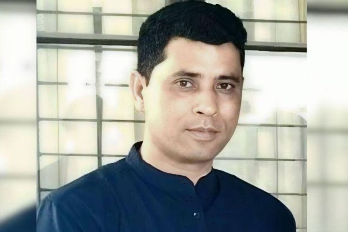 ফুঁ দিয়ে ছাত্রীর হাত ভালো করে দিতে চান খুলনা বিশ্ববিদ্যালয়ের শিক্ষক