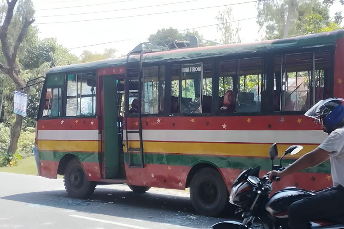 ছেলের জন্য ভাত নিয়ে যাওয়ার পথে বাসচাপায় বাবা নিহত