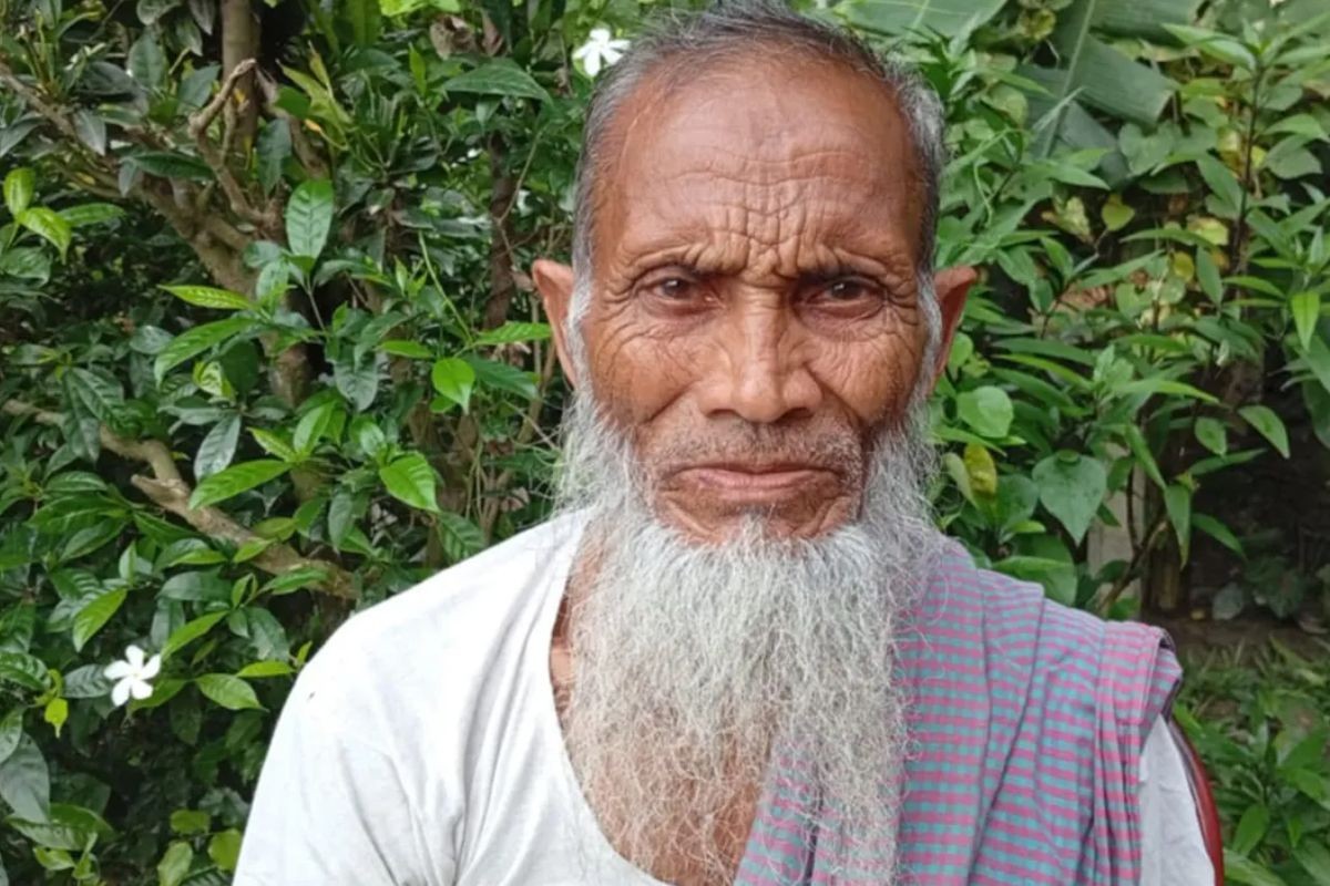 জমি লিখে নিয়ে মা-বাবাকে বাড়ি থেকে তাড়িয়ে দিলো ছেলে