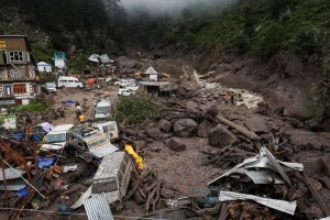 জম্মু-কাশ্মীরে বন্যায় নিহতের সংখ্যা বেড়ে ৬০, নিখোঁজ ২০০