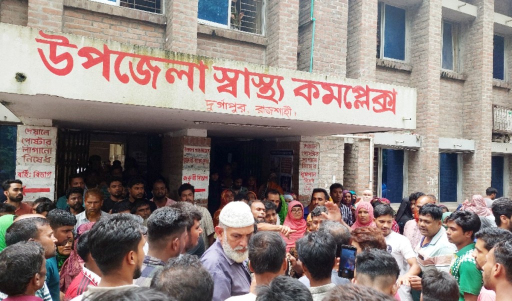 জামিনে মুক্তি পেয়ে প্রতিপক্ষের হাতে খুন, স্ত্রী-সন্তান আহত 3 জামিনে মুক্তি পেয়ে প্রতিপক্ষের হাতে খুন স্ত্রী সন্তান আহত 1754839529 জামিনে মুক্তি পেয়ে প্রতিপক্ষের হাতে খুন, স্ত্রী-সন্তান আহত
