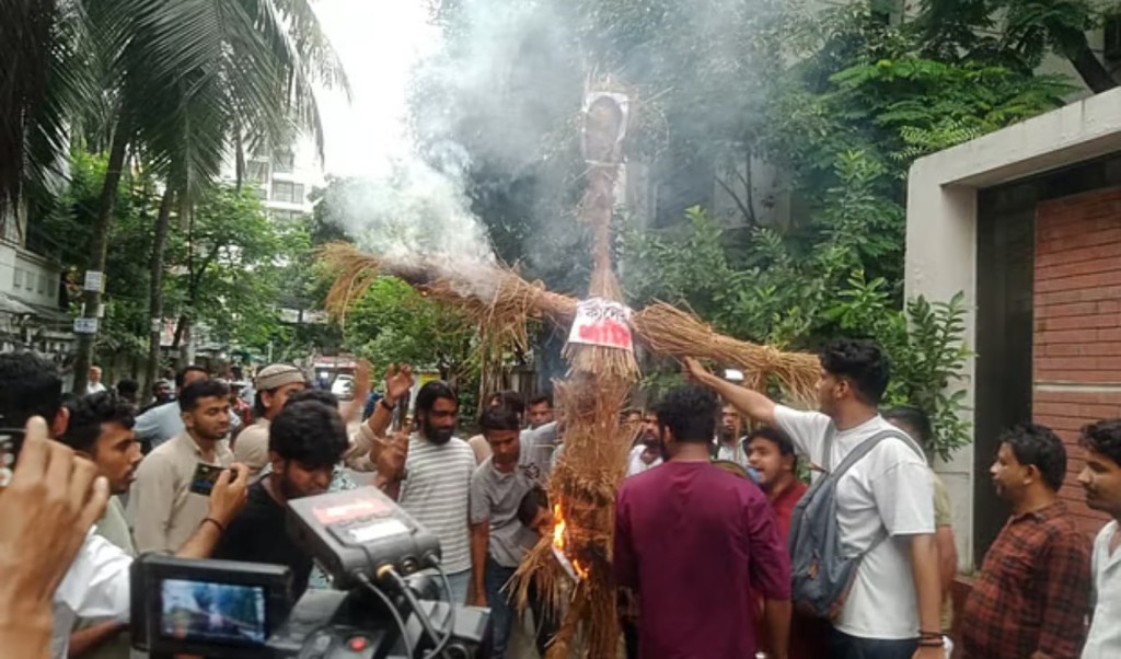 জি এম কাদেরকে ২৪ ঘণ্টার মধ্যে গ্রেপ্তারের দাবি, পোড়ানো হলো কুশপুত্তলিকা 3 জি এম কাদেরকে ২৪ ঘণ্টার মধ্যে গ্রেপ্তারের দাবি পোড়ানো হলো কুশপুত্তলিকা 1756563286 জি এম কাদেরকে ২৪ ঘণ্টার মধ্যে গ্রেপ্তারের দাবি, পোড়ানো হলো কুশপুত্তলিকা