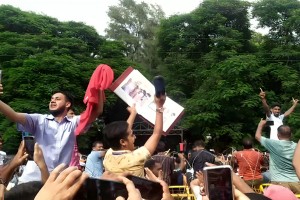 ‘তাহলে আমার ছেলের আত্মত্যাগের মানে কী?’