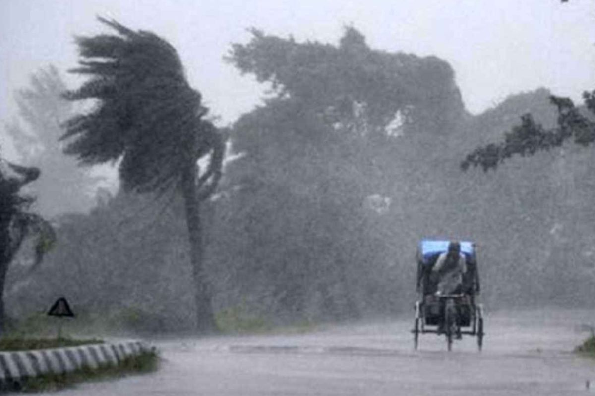 সন্ধ্যার মধ্যে ৪ জেলায় ৬০ কিলোমিটার বেগে ঝড়ের আভাস