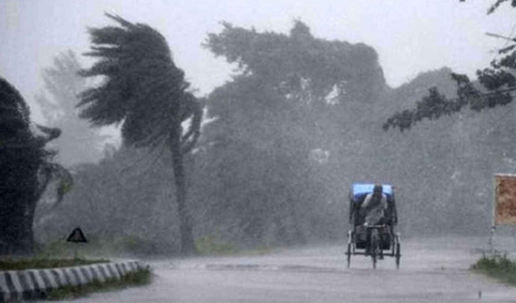 ঢাকাসহ দেশের ৬ অঞ্চলে ঝড়ের আভাস 4 ঝড় বৃষ্টি 1754366968 ঢাকাসহ দেশের ৬ অঞ্চলে ঝড়ের আভাস