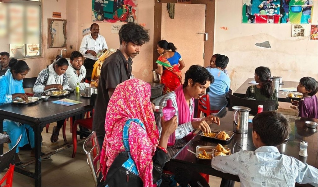 টাকার বদলে প্লাস্টিক বর্জ্য দিয়ে খাওয়া যায় যে ক্যাফেতে 3 টাকার বদলে প্লাস্টিক বর্জ্য দিয়ে খাওয়া যায় যে ক্যাফেতে 1755682323 টাকার বদলে প্লাস্টিক বর্জ্য দিয়ে খাওয়া যায় যে ক্যাফেতে
