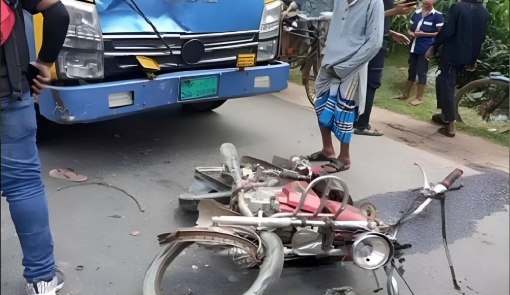 টাঙ্গাইলে পিকআপ মোটরসাইকেল সংঘর্ষে নিহত ৩ আহত ১ 1754539325 টাঙ্গাইলে পিকআপ-মোটরসাইকেল সংঘর্ষে নিহত ৩, আহত ১