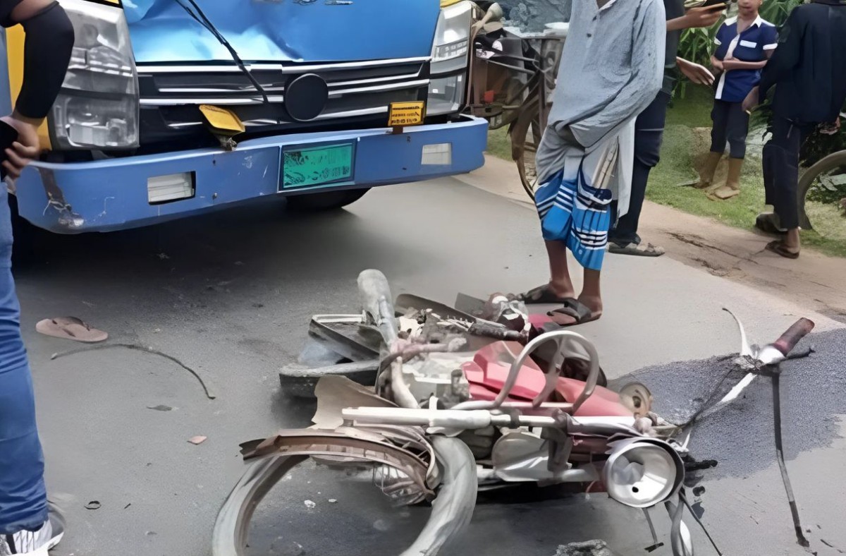 টাঙ্গাইলে পিকআপ-মোটরসাইকেল সংঘর্ষে নিহত ৩, আহত ১