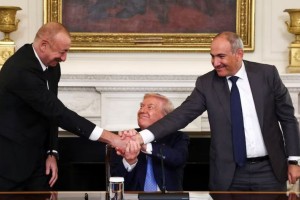 ট্রাম্পের মধ্যস্থতায় আর্মেনিয়া-আজারবাইজানের শান্তি চুক্তি স্বাক্ষর