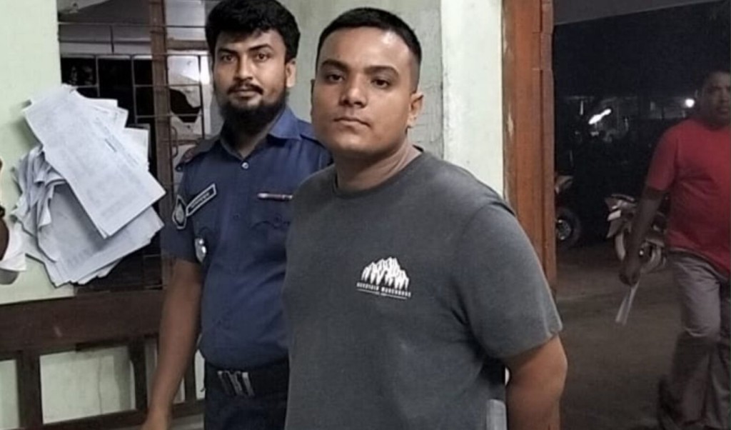 ঠাকুরগাঁওয়ে ২১ বোতল ফেনসিডিলসহ গেজেটভুক্ত জুলাই যোদ্ধা আটক 4 ঠাকুরগাঁওয়ে ২১ বোতল ফেনসিডিলসহ গেজেটভুক্ত জুলাই যোদ্ধা আটক 1755001825 ঠাকুরগাঁওয়ে ২১ বোতল ফেনসিডিলসহ গেজেটভুক্ত জুলাই যোদ্ধা আটক