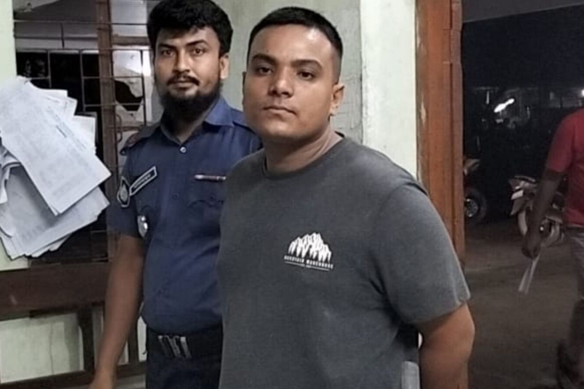 ঠাকুরগাঁওয়ে ২১ বোতল ফেনসিডিলসহ গেজেটভুক্ত জুলাই যোদ্ধা আটক