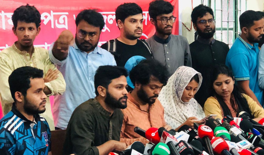 ড. ইউনূসকে প্রধান করে তত্ত্বাবধায়ক সরকার গঠনের দাবি ইনকিলাব মঞ্চের 4 ড. ইউনূসকে প্রধান করে তত্ত্বাবধায়ক সরকার গঠনের দাবি ইনকিলাব মঞ্চের 1754570653 ড. ইউনূসকে প্রধান করে তত্ত্বাবধায়ক সরকার গঠনের দাবি ইনকিলাব মঞ্চের