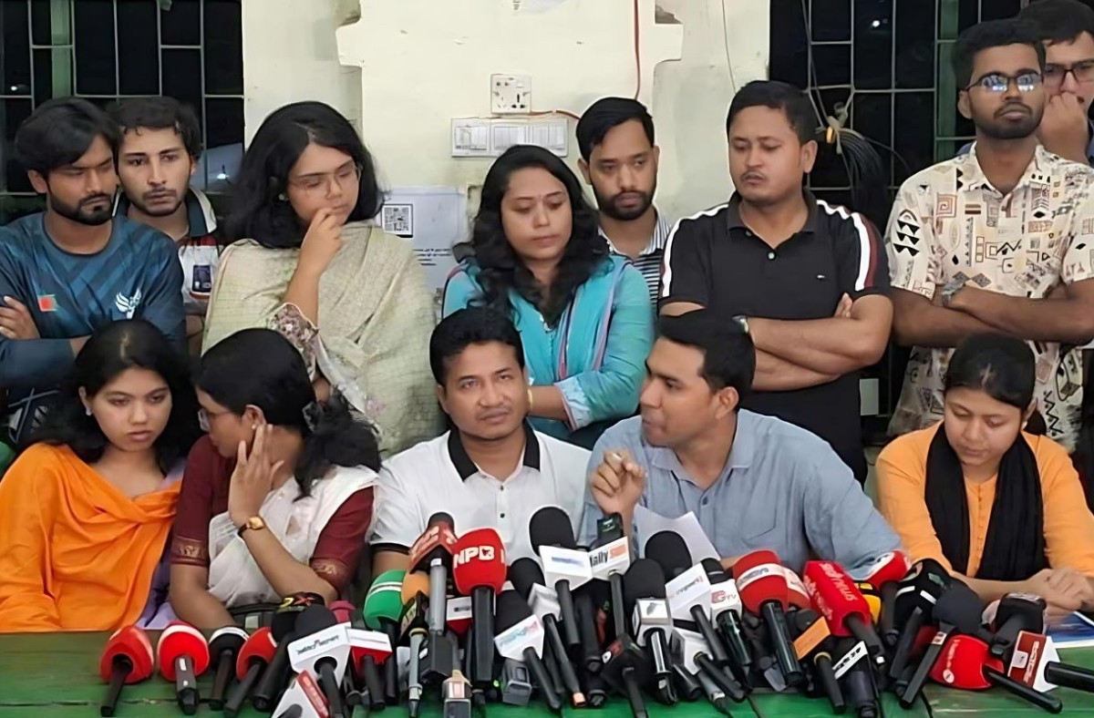 ডাকসু নির্বাচন: হলে ‘মব সন্ত্রাস’ সৃষ্টি করে ছাত্রদল নেত্রীকে মনোনয়নপত্র সংগ্রহে বাধা