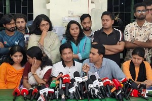 ডাকসু নির্বাচন: হলে ‘মব সন্ত্রাস’ সৃষ্টি করে ছাত্রদল নেত্রীকে মনোনয়নপত্র সংগ্রহে বাধা