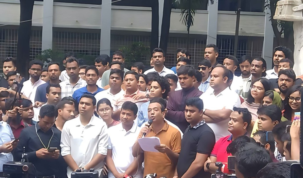 ডাকসু নির্বাচনে প্যানেল ঘোষণা করলো ছাত্রদল 3 ডাকসু নির্বাচনে প্যানেল ঘোষণা করলো ছাত্রদলের 1755674143 ডাকসু নির্বাচনে প্যানেল ঘোষণা করলো ছাত্রদল