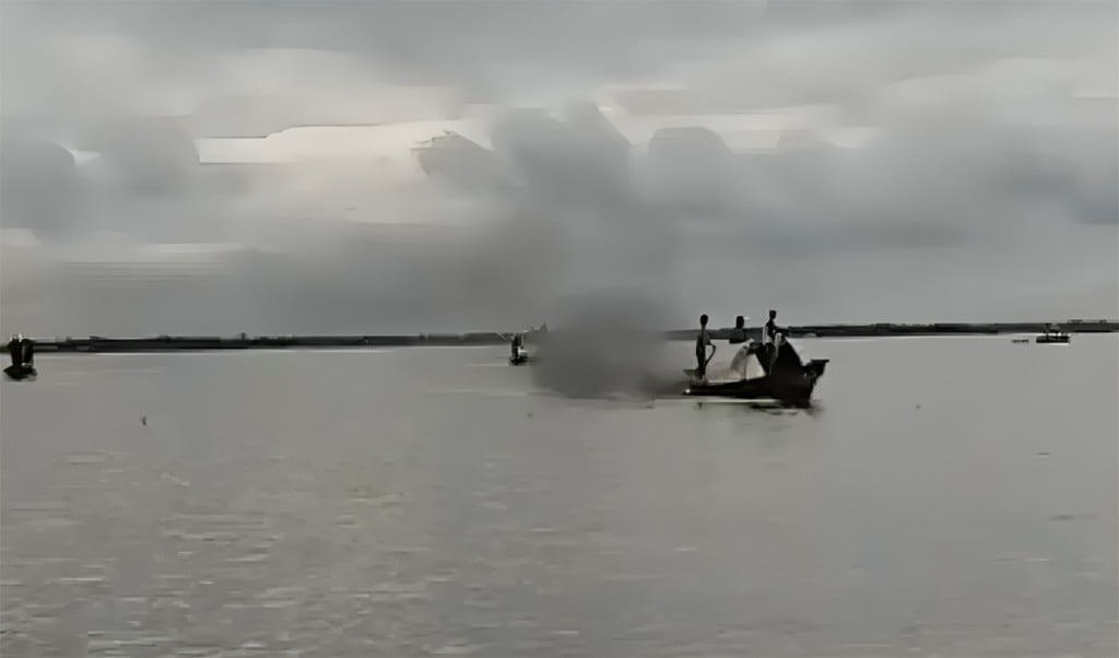 ডাকাতি করতে গিয়ে ককটেল বিস্ফোরণে ডাকাত নিহত 1755402836 ডাকাতি করতে গিয়ে ককটেল বিস্ফোরণে ডাকাত নিহত, গ্রামবাসীর হাতে আটক