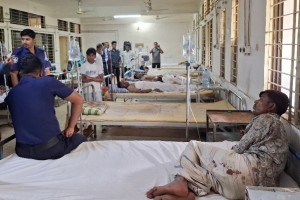 ভাড়াটিয়া সেজে বাড়ি দেখে রাতে ডাকাতি, গণপিটুনিতে আহত ৫