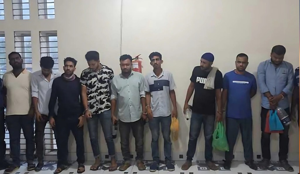 ডাকাতির প্রস্তুতিকালে কনস্টেবল সেনা ও নৌ সদস্যসহ ৯ ডাকাত গ্রেপ্তার 1754187135 ডাকাতির প্রস্তুতিকালে কনস্টেবল-সেনা ও নৌ সদস্যসহ ৯ ডাকাত গ্রেপ্তার