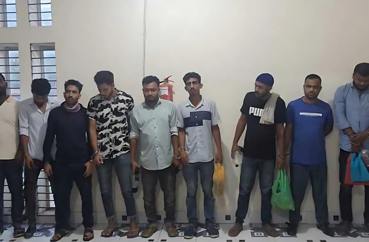 ডাকাতির প্রস্তুতিকালে কনস্টেবল-সেনা ও নৌ সদস্যসহ ৯ ডাকাত গ্রেপ্তার