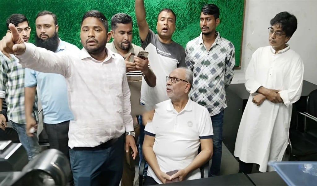 ডিআরইউ থেকে লতিফ সিদ্দিকীসহ বেশ কয়েকজন আটক 1756363324 ডিআরইউ থেকে লতিফ সিদ্দিকীসহ বেশ কয়েকজন আটক