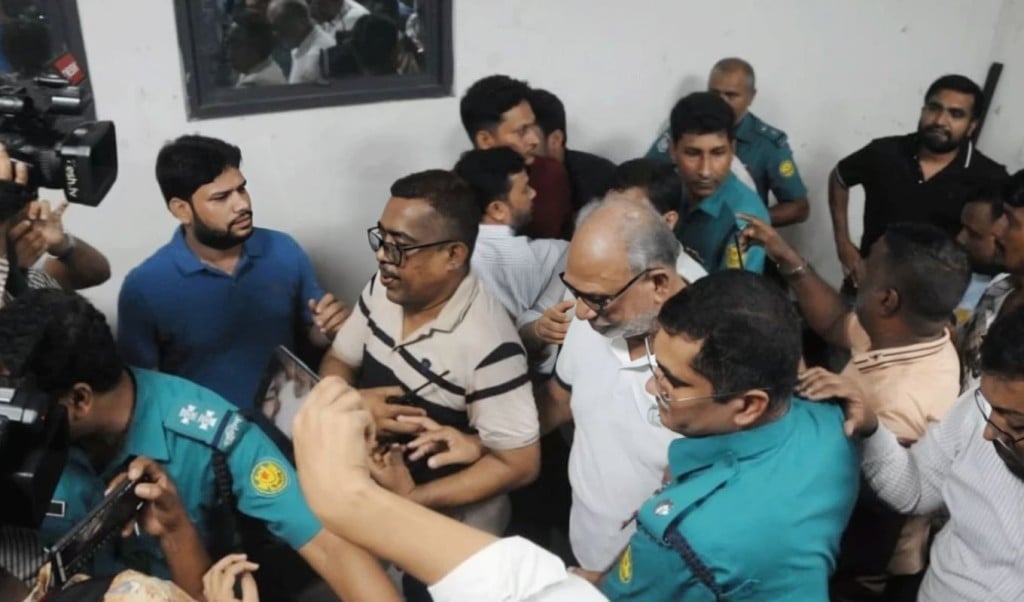 ডিবি হেফাজতে লতিফ সিদ্দিকী ও ঢাবি শিক্ষক কার্জনসহ ১১ জন 1756371277 ডিবি হেফাজতে লতিফ সিদ্দিকী ও ঢাবি শিক্ষক কার্জনসহ ১১ জন